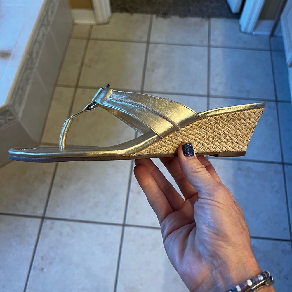 Lilly Pulitzer McKim Gold Wedge Slip On Sandals size 9 - Picture 3 of 8